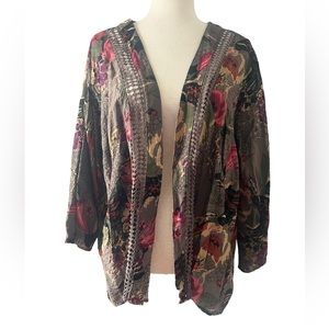 Soft Surroundings Size Medium Olive‎ Green abstract print Cardigan/ Wrap